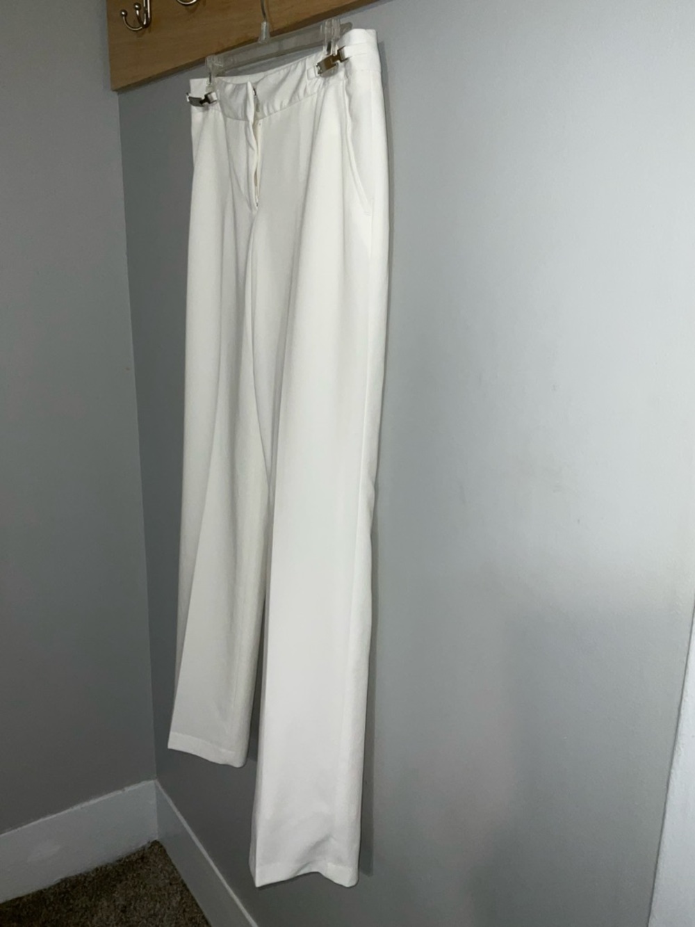 Zac & Rachel White Tailored Dress Trousers with Silver Buckle Details Size 8 - Picture 2 of 9